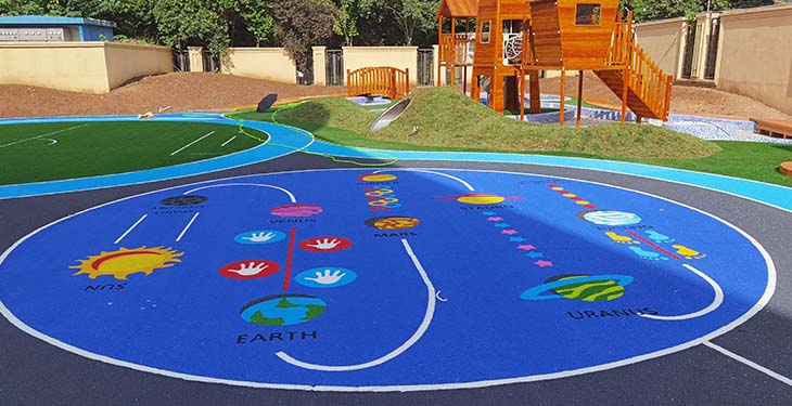 【知识科普】幼儿园人造草坪场地如何施工？