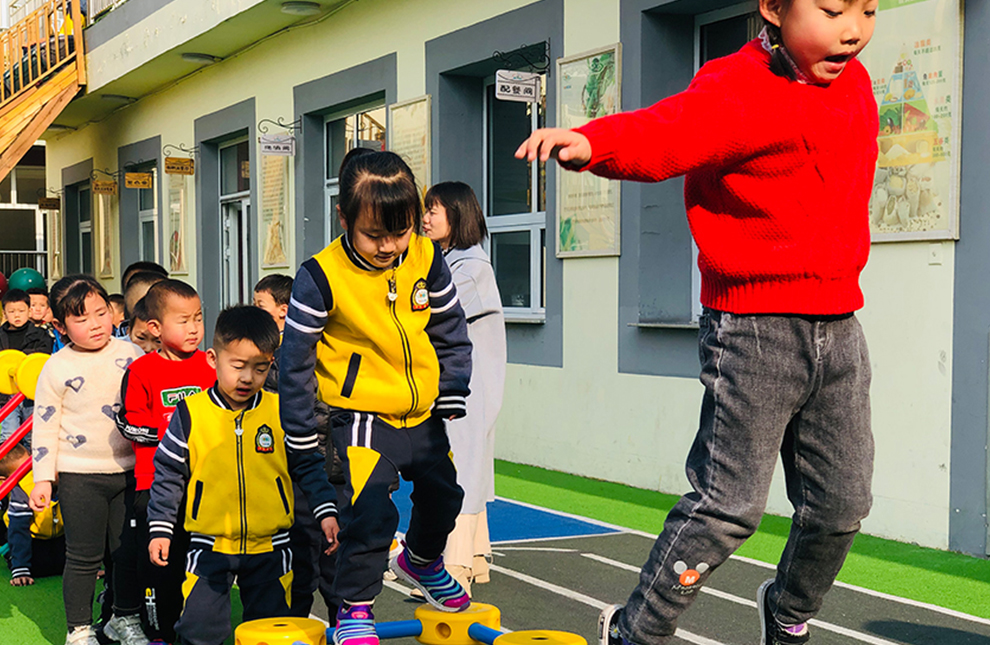 【校园趣闻】幼儿园的孩子们都在玩些什么呢？